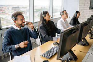 photo Modern contact center with agents using Omnichannel Contact Center